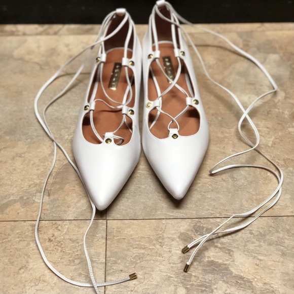 New Halogen 'Owen' Pointy Toe Ghillie Flat - Picture 2 of 7